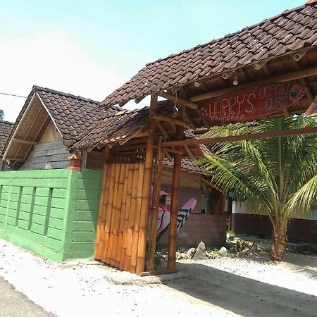 Kalak Harry'S Ocean House Watukarung Homestay מראה חיצוני תמונה