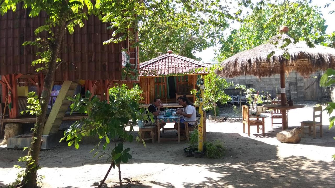 Kalak Harry'S Ocean House Watukarung Homestay מראה חיצוני תמונה