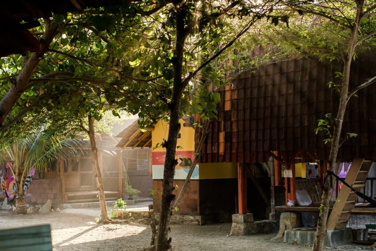 Kalak Harry'S Ocean House Watukarung Homestay מראה חיצוני תמונה