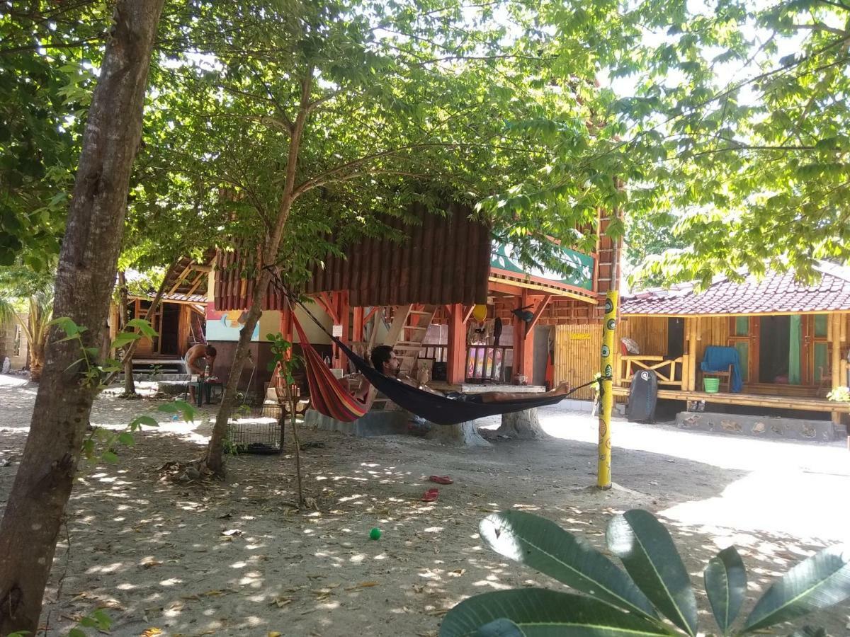 Kalak Harry'S Ocean House Watukarung Homestay מראה חיצוני תמונה